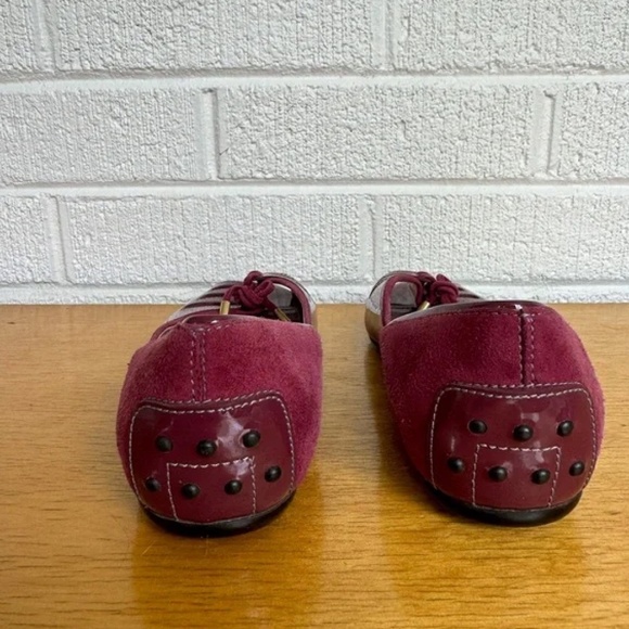 TOD'S Burgundy Lacquered Leather Tie Up Flats - Picture 6 of 7